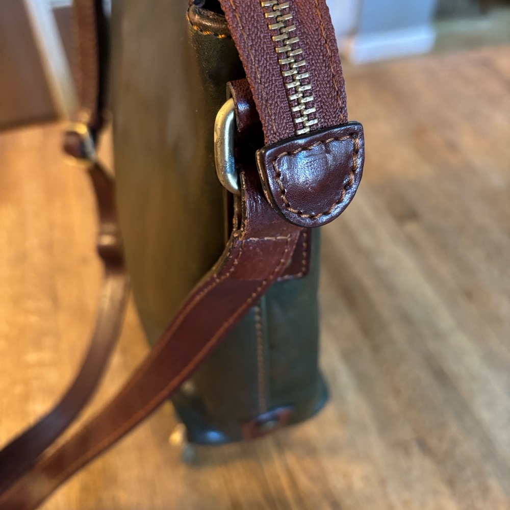 D & D Firenze Leather Dark Green/ Olive Crossbody/Shoulder Bag w/Brown Trim - Picture 4 of 15
